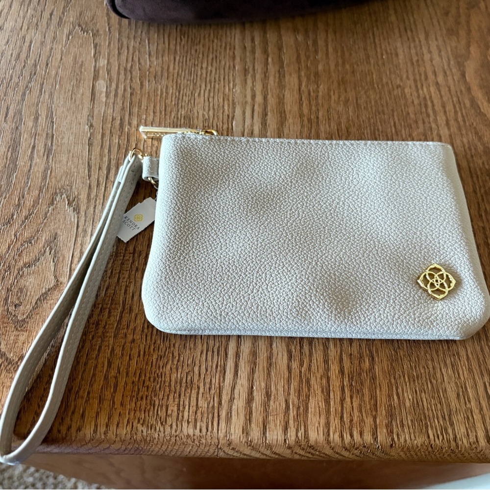 Kendra Scott "NEW" leather wristlet